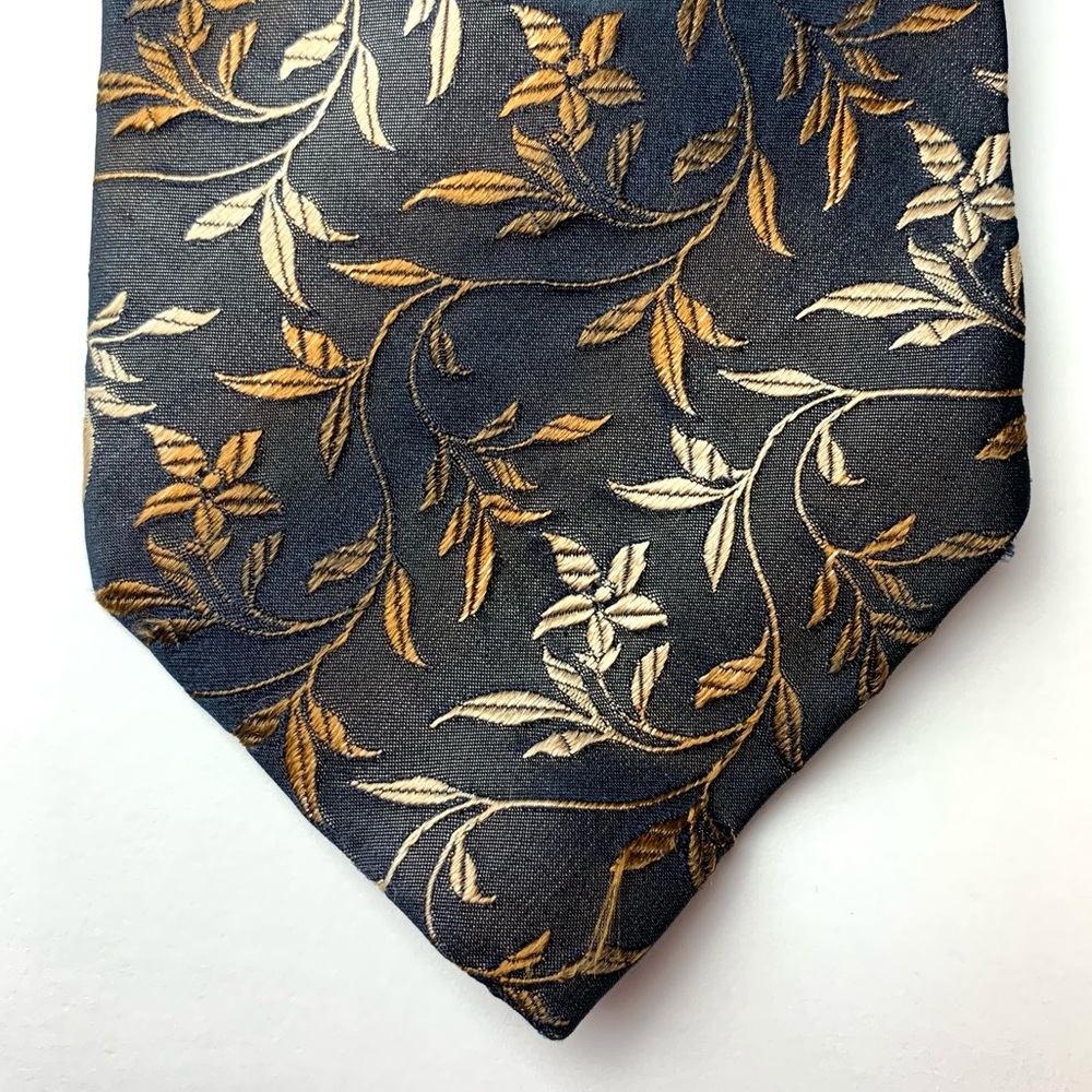 DeSantis Collection men's tie, vine pattern brown